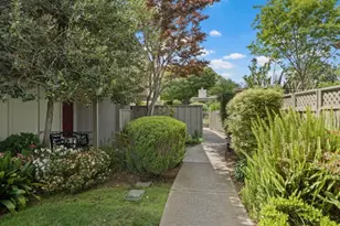 23 Los Altos Square, Los Altos, CA 94022 - Photo 3