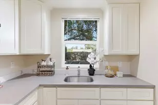 21075 Greenleaf Dr, Cupertino, CA 95014 - Photo 69