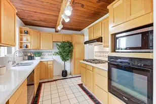 21075 Greenleaf Dr, Cupertino, CA 95014 - Photo 49