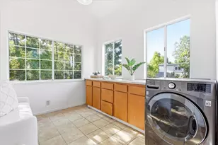 21075 Greenleaf Dr, Cupertino, CA 95014 - Photo 29
