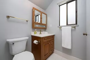 1810 Hillside Dr, Burlingame, CA 94010 - Photo 17