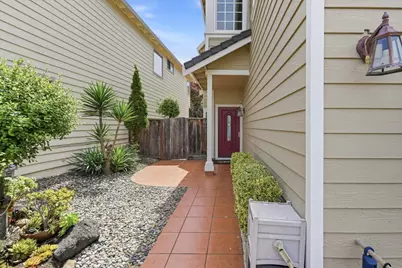 18819 Sydney Cir, Castro Valley, CA 94546 - Photo 3