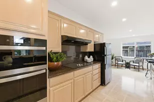1090 Baker Ct, Sunnyvale, CA 94087 - Photo 13