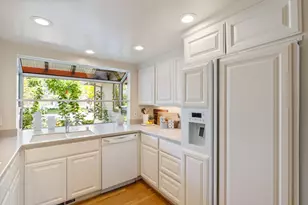 902 San Marcos Cir, Mountain View, CA 94043 - Photo 5