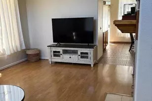 208 Holland Cir, Hollister, CA 95023 - Photo 5