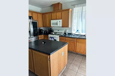 208 Holland Cir, Hollister, CA 95023 - Photo 7