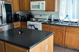 208 Holland Cir, Hollister, CA 95023 - Photo 7
