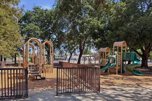 2425 Fallingtree Dr, San Jose, CA 95131 - Photo 25