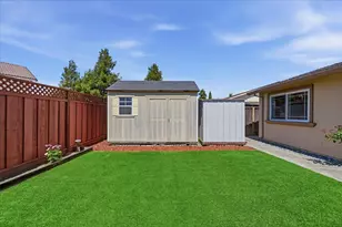 2425 Fallingtree Dr, San Jose, CA 95131 - Photo 19