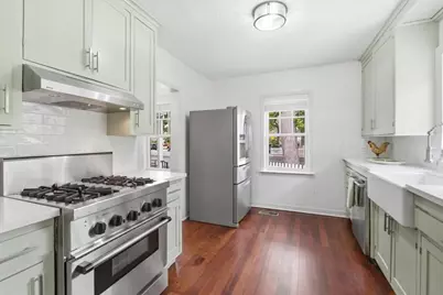 1055 Newhall St, San Jose, CA 95126 - Photo 17