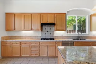 881 Trestle Point, Lathrop, CA 95330 - Photo 9