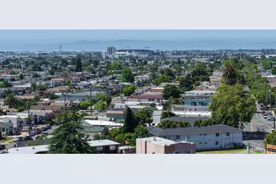 6677 Brann St, Oakland, CA 94605 - Photo 25