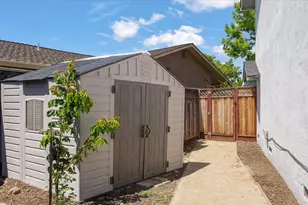 948 Meadowood Dr, San Jose, CA 95120 - Photo 41