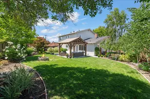 948 Meadowood Dr, San Jose, CA 95120 - Photo 39