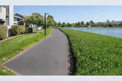 1422 Via Vis, San Mateo, CA 94404 - Photo 25
