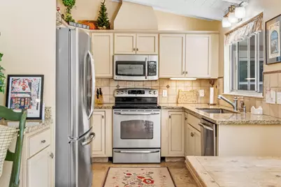 17 Loma Vista Pl, Monterey, CA 93940 - Photo 9