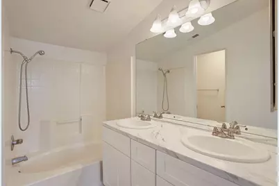 1888 Saint Lakes Way, Stockton, CA 95206 - Photo 15