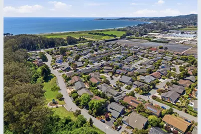 2021 Bordeaux Ln, Half Moon Bay, CA 94019 - Photo 3