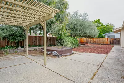 20683 Greenleaf Dr, Cupertino, CA 95014 - Photo 37