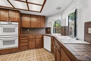 20683 Greenleaf Dr, Cupertino, CA 95014 - Photo 17