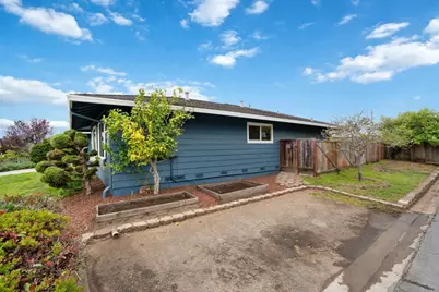 2060 Touraine Ln, Half Moon Bay, CA 94019 - Photo 9
