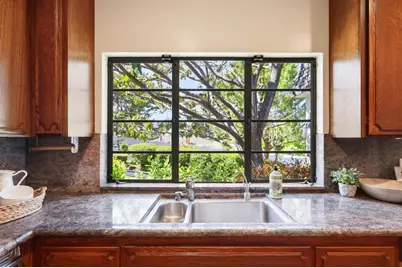 555 Chateau Dr, Hillsborough, CA 94010 - Photo 17