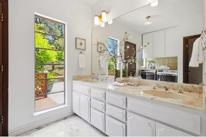 555 Chateau Dr, Hillsborough, CA 94010 - Photo 35
