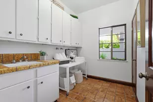 555 Chateau Dr, Hillsborough, CA 94010 - Photo 43