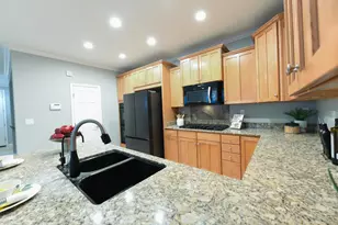 393 Rayos Del Sol Dr, San Jose, CA 95116 - Photo 17