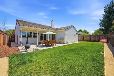 2140 Calistoga Dr, Hollister, CA 95023 - Photo 25