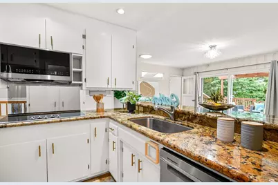 17529 Mayflower Dr, Castro Valley, CA 94546 - Photo 19