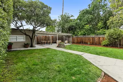 950 Iris St, Redwood City, CA 94061 - Photo 15