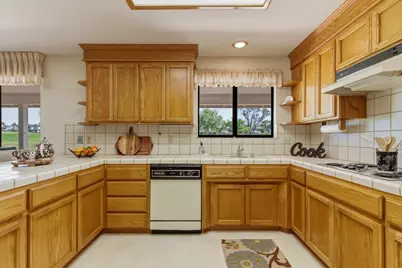 860 S Ridgemark Dr, Hollister, CA 95023 - Photo 13