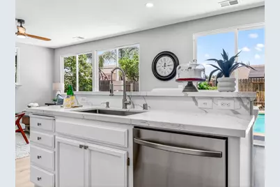 1553 Vinewood Way, Tracy, CA 95376 - Photo 17