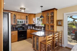 512 12th St, Pacific Grove, CA 93950 - Photo 13