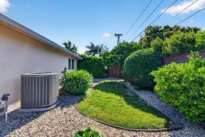 1355 Robsheal Dr, San Jose, CA 95125 - Photo 37