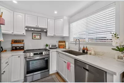 295 Esmeralda Ct, San Jose, CA 95116 - Photo 13