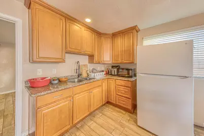 823 Central Ave, Hollister, CA 95023 - Photo 17
