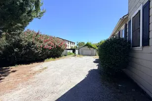 860 N 19th St, San Jose, CA 95112 - Photo 5