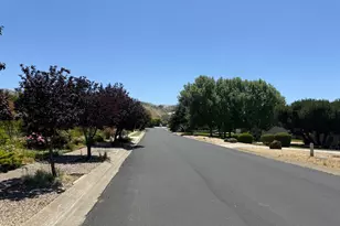 21123 Valle San Juan Dr, Salinas, CA 93907 - Photo 5