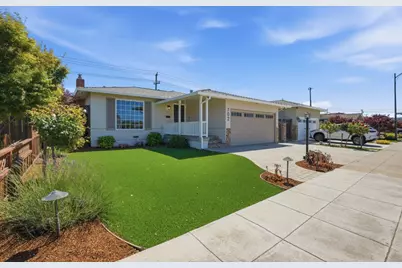 702 Fiesta Dr, San Mateo, CA 94403 - Photo 3