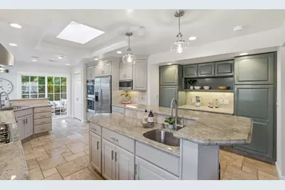 702 Fiesta Dr, San Mateo, CA 94403 - Photo 17