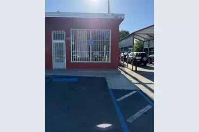 Exterior view of 2913 Sonoma Boulevard in Vallejo, California