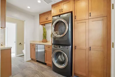 385 Carmelita Dr, Mountain View, CA 94040 - Photo 15