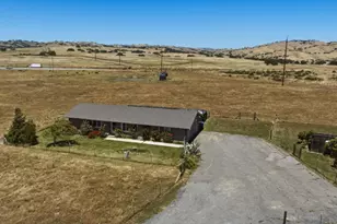 38780 Dinosaur Point Rd, Hollister, CA 95023 - Photo 17
