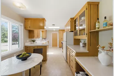 221 W Floresta Way, Portola Valley, CA 94028 - Photo 9