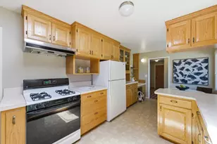 221 W Floresta Way, Portola Valley, CA 94028 - Photo 11