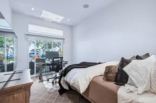 810 Lakeshore Dr., Redwood City, CA 94065 - Photo 19