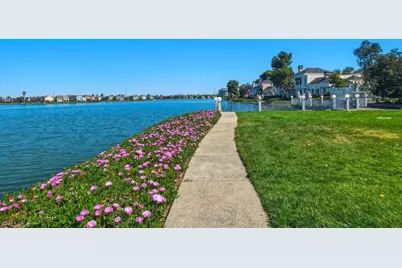 810 Lakeshore Dr, Redwood City, CA 94065 - Photo 43