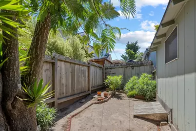 215 6th St, Pacific Grove, CA 93950 - Photo 19